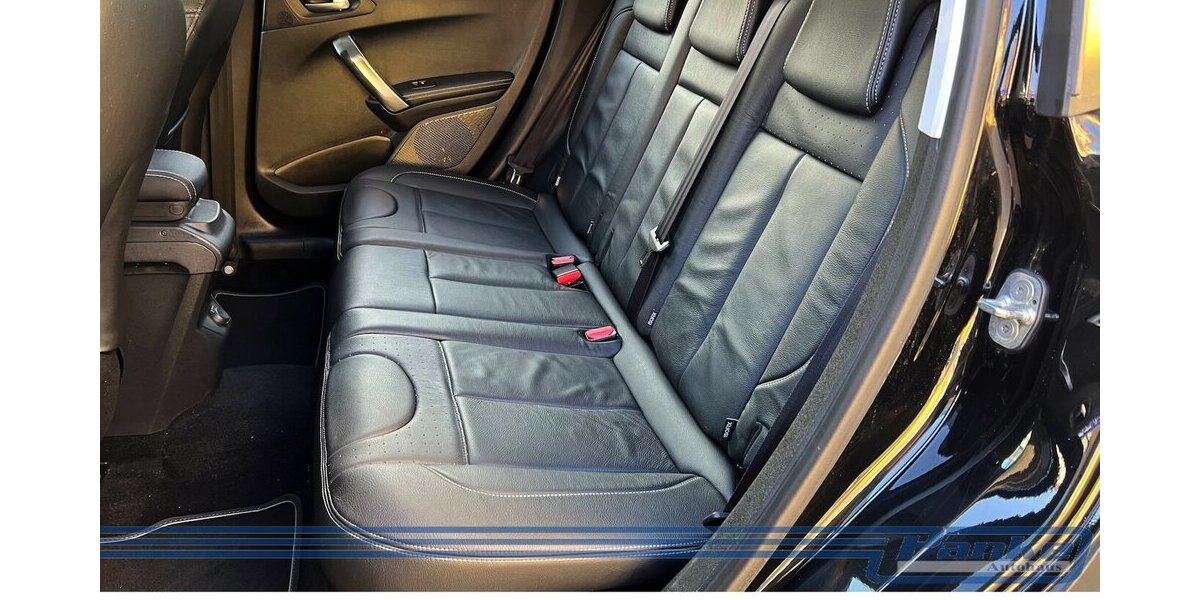 Peugeot 2008 1.2 PureTech Allure*Carplay*Leder*Tempo* 100.000 km 7.480 &euro; Berlin 13187