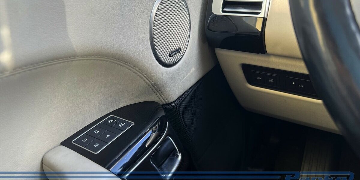 Land Rover Range Rover Vogue 4.4*Pano*LuftF*AHK*SoftC*ACC* 191.145 km 28.990 &euro; Berlin 13187