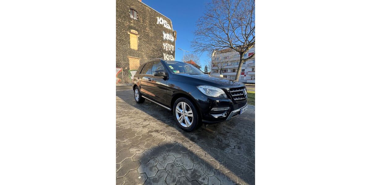 Mercedes-Benz ML 350 215.000 km 22.900 &euro; Berlin 10707