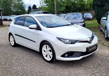 Toyota Auris 100.000 km 9.990 &euro; Berlin 13127