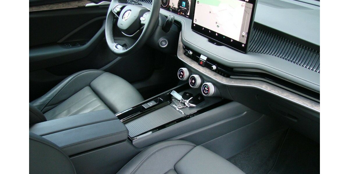 Skoda Superb 2.0TDi 4x4 L&K ACC SHZ LED AHK 360º HUD Can 25.989 km 41.980 &euro; Falkensee 14612