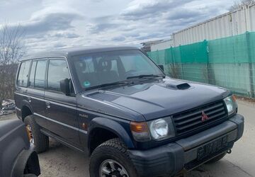 Mitsubishi Pajero 248.000 km 3.899 &euro; berlin 13089