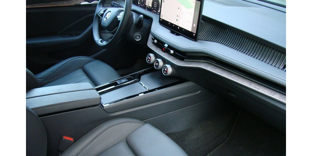 Skoda Superb 2.0TDi L&K 4x4 ACC LED AHK H&K 360º 41.532 km 38.480 &euro; Falkensee 14612