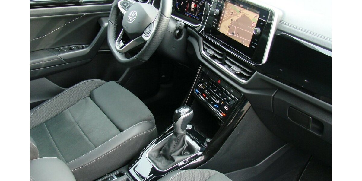VW T-Roc 1.5TSi R-Line BMT IQ-Light ACC AHK Digital C 11.011 km 28.980 &euro; Falkensee 14612