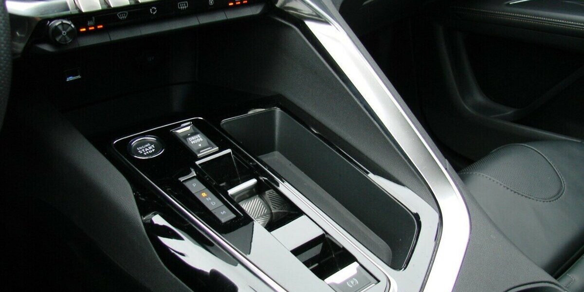 Peugeot 5008 1.2 PureTech 130, GT-Line Leder ACC Navi Pano 30.873 km 29.980 &euro; Falkensee 14612