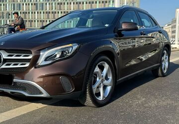 Mercedes-Benz GLA 250 34.000 km 21.600 &euro; Berlin 10115