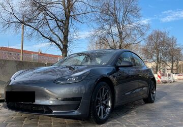 Tesla Model 3 36.800 km 27.900 &euro; Berlin 10243