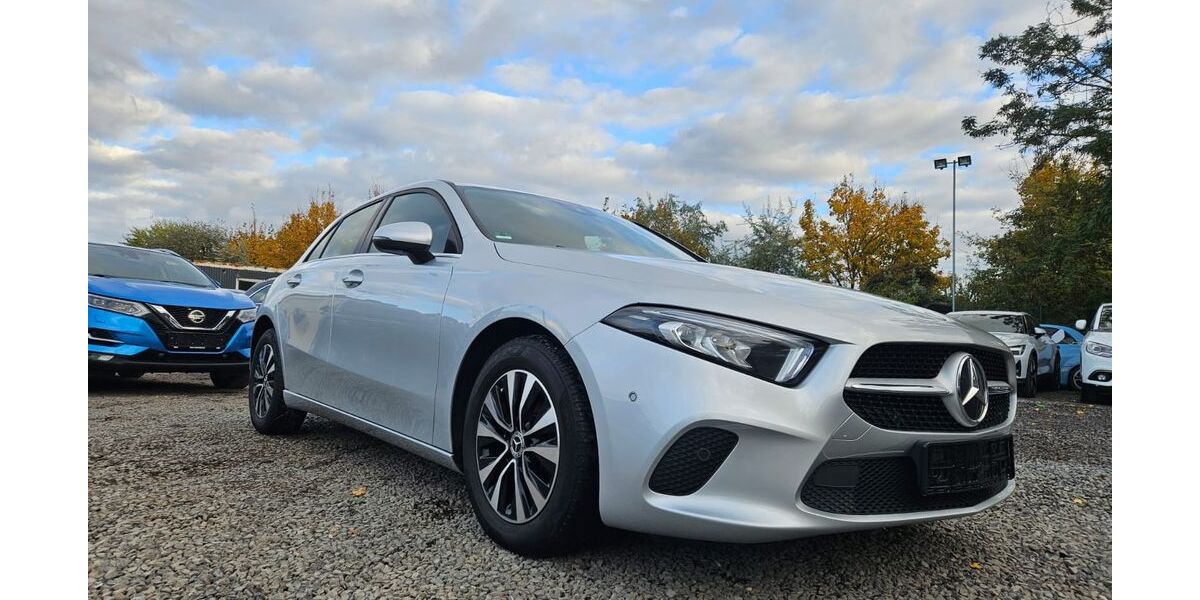 Mercedes-Benz A 180 142.600 km 17.900 &euro; Berlin 12099