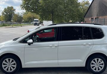 VW Touran 150.000 km 15.351 &euro; Berlin 12681