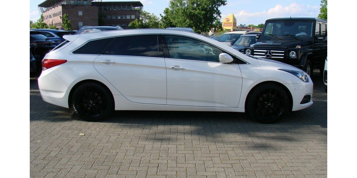 Hyundai i40 cw 1.7 CRDi Blue Premium DCT Infinity Leder 101.563 km 12.480 &euro; Falkensee 14612