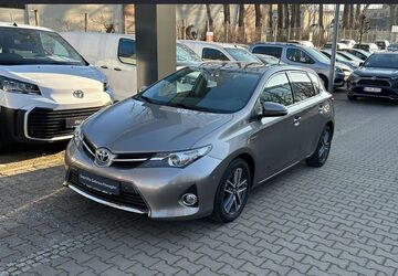 Toyota Auris 62.221 km 12.815 &euro; Berlin 13403