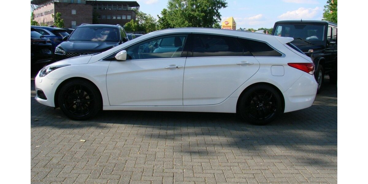 Hyundai i40 cw 1.7 CRDi Blue Premium DCT Infinity Leder 101.563 km 12.480 &euro; Falkensee 14612