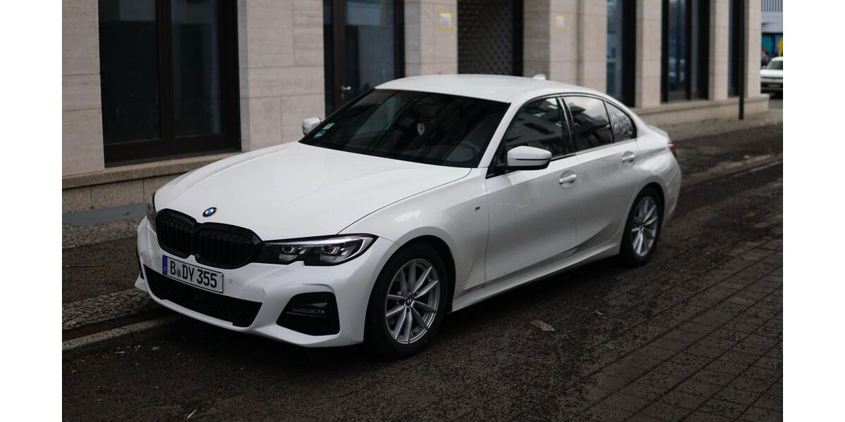 BMW 320 96.000 km 26.600 &euro; Berlin 12353