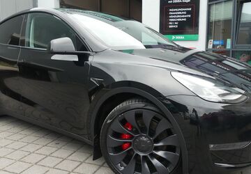 Tesla Model Y 24.144 km 44.800 &euro; Berlin 13156