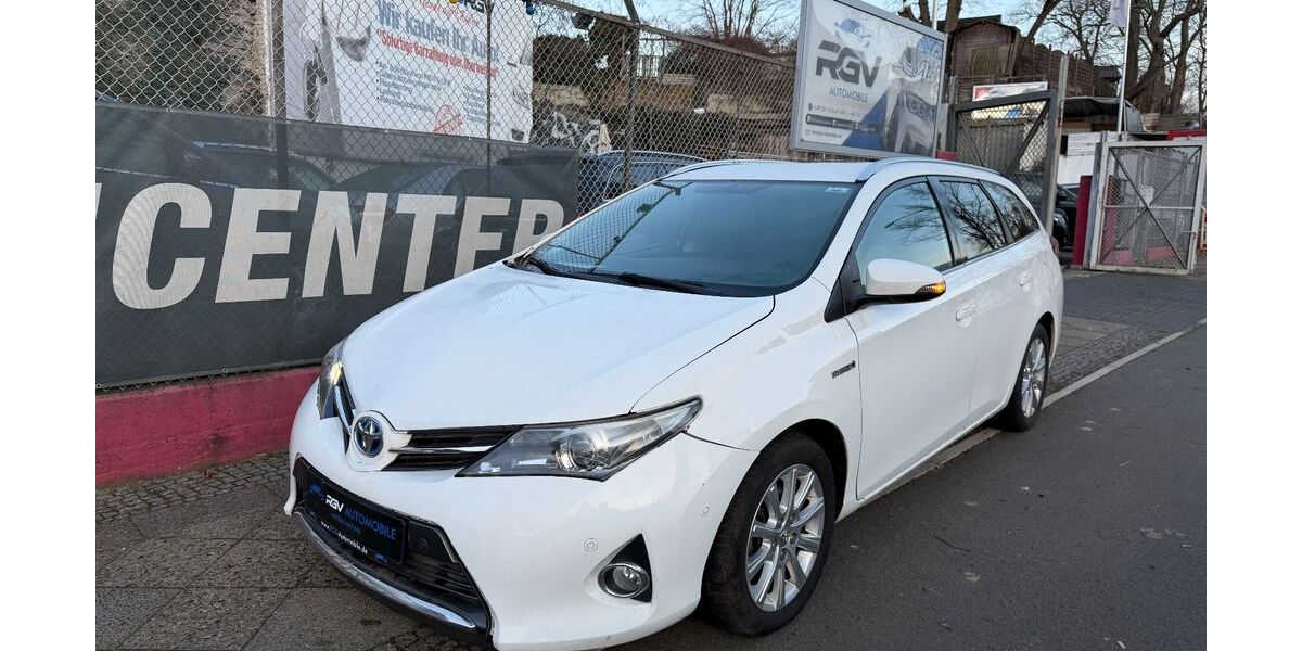 Toyota Auris 101.436 km 9.980 &euro; Berlin-Charlottenburg 14052