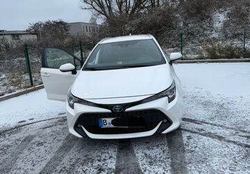 Toyota Corolla 68.000 km 19.100 &euro; Berlin 13057
