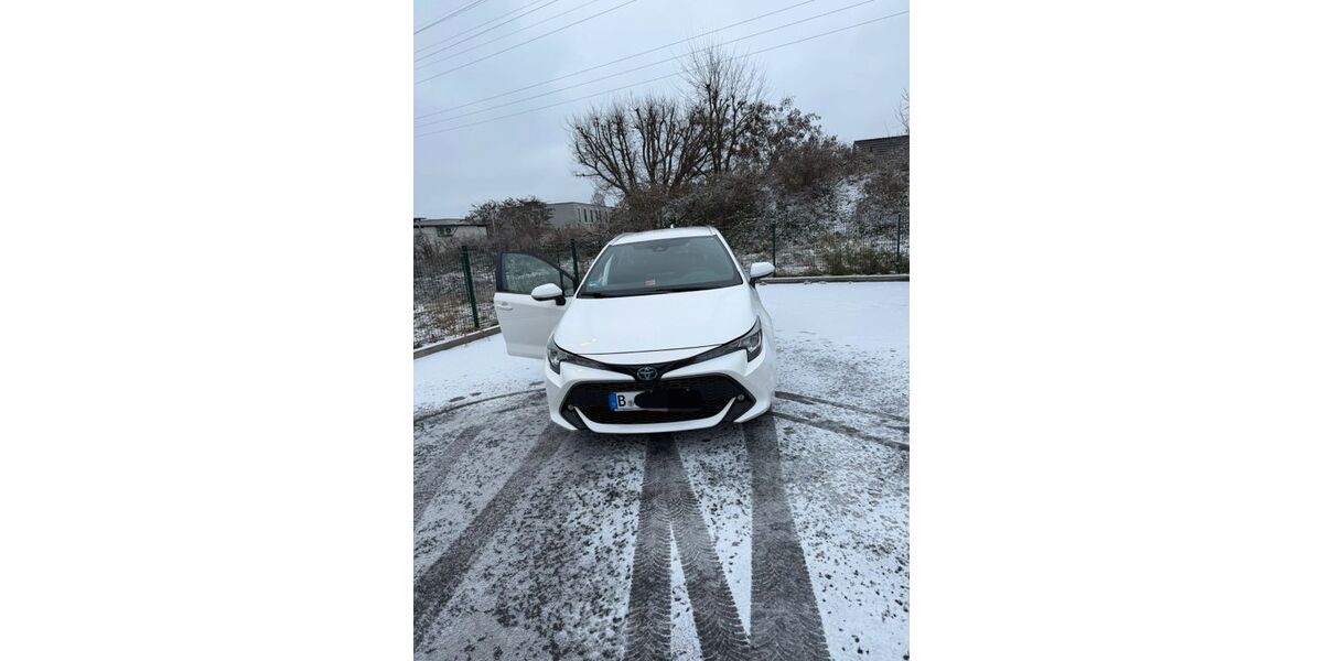 Toyota Corolla 68.000 km 19.100 &euro; Berlin 13057