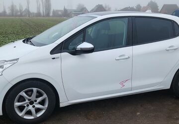 Peugeot 208 98.600 km 4.300 &euro; Berlin 12627