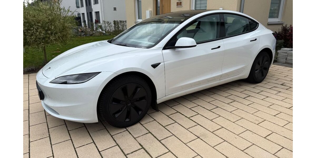 Tesla Model 3 36.540 km 33.400 &euro; Ludwigsfelde 14974