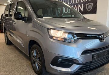 Toyota Proace (Verso) 190.000 km 16.190 &euro; Berlin 12351