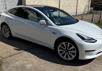 Tesla Model 3 57.600 km 18.999 &euro; Berlin 12587