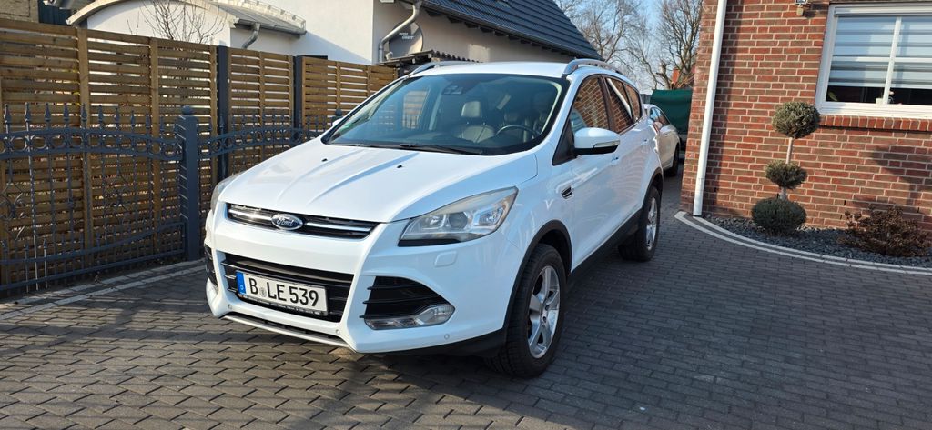 Ford Kuga 142.000 km 11.700 &euro; Oberkrämer 16727