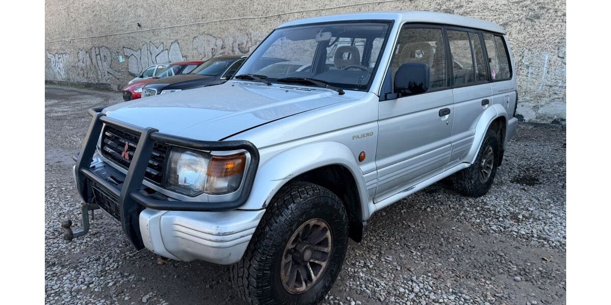 Mitsubishi Pajero 177.000 km 3.950 &euro; Berlin 10245