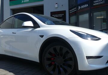 Tesla Model Y 23.665 km 42.800 &euro; Berlin 13156
