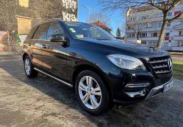 Mercedes-Benz ML 350 215.000 km 22.900 &euro; Berlin 10707