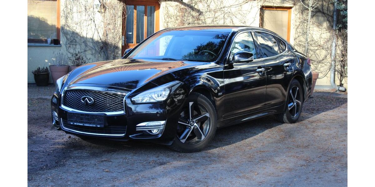 INFINITI Q70 212.000 km 12.500 &euro; Berlin 10317