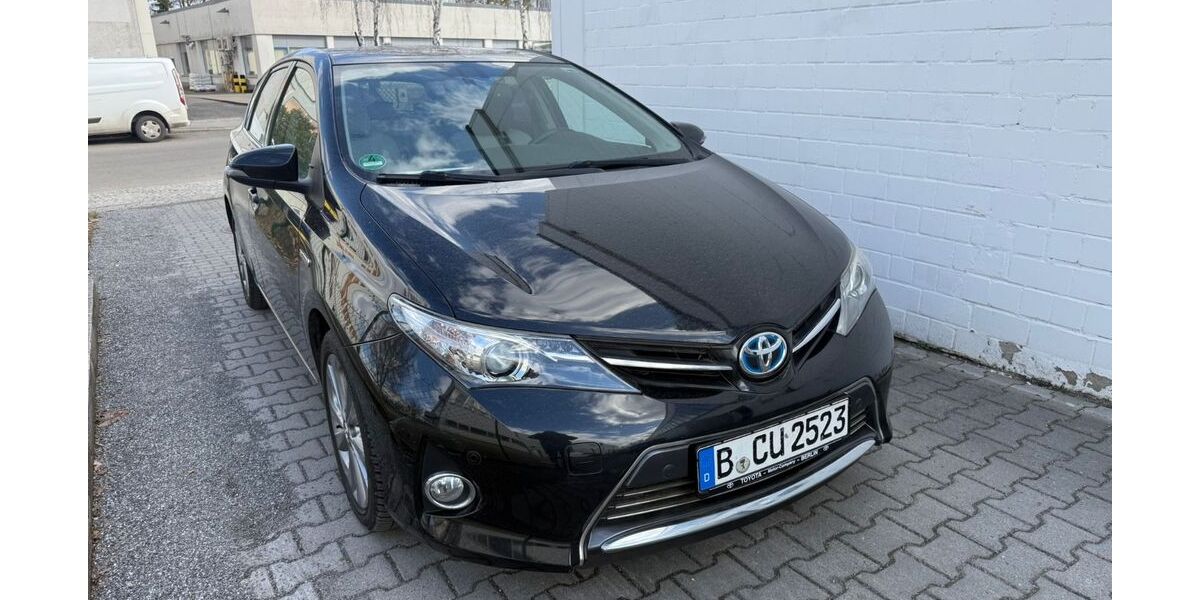 Toyota Auris 102.100 km 10.990 &euro; Berlin 12277