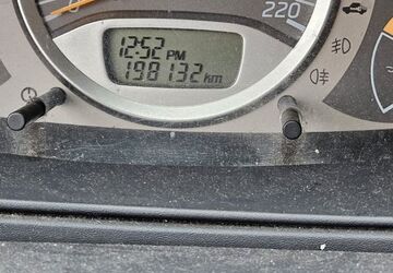 Nissan Almera Tino 198.132 km 999 &euro; Berlin 13051