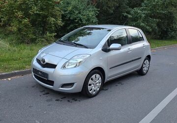 Toyota Yaris 42.000 km 5.650 &euro; Berlin 13403