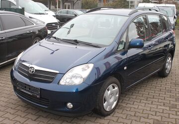 Toyota Corolla Verso 266.000 km 2.400 &euro; Berlin 12057