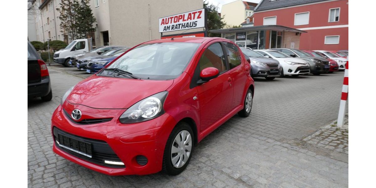 Toyota Aygo (X) 49.450 km 5.299 &euro; Berlin-Tempelhof 12105