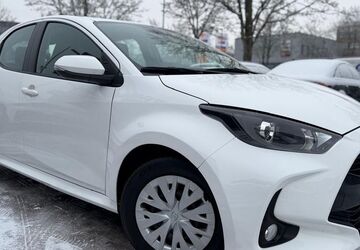 Toyota Yaris 104.000 km 13.490 &euro; berlin 12681