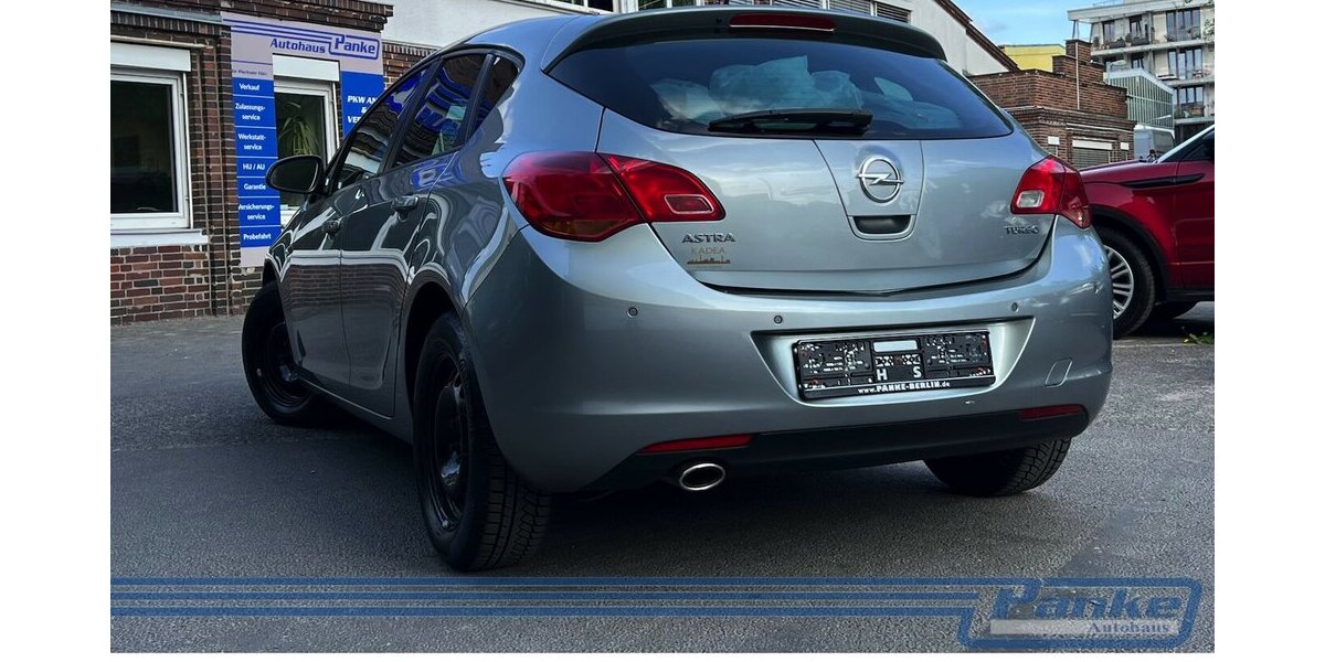 Opel Astra 1.4 150 Jahre *SHZ*PDC*AUX*Teilleder* 112.935 km 5.990 &euro; Berlin 13187
