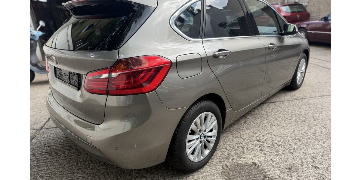 BMW 218 Active Tourer i Luxury Line Leder Schiebed. 132.210 km 9.900 &euro; Berlin 10247