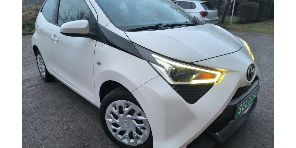Toyota Aygo (X) 134.000 km 6.990 &euro; Berlin - Schöneberg 10781