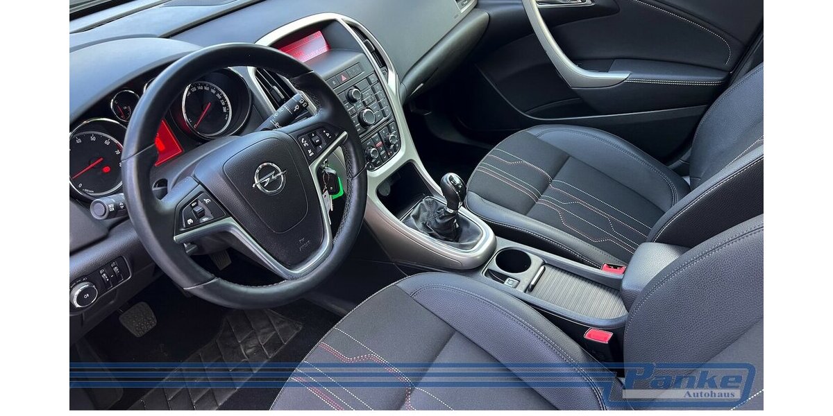 Opel Astra 1.4 150 Jahre *SHZ*PDC*AUX*Teilleder* 112.935 km 5.990 &euro; Berlin 13187
