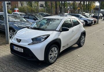 Toyota Aygo (X) 2.500 km 18.115 &euro; Berlin 13403