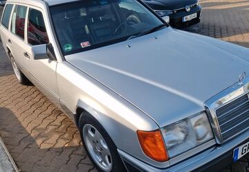 Mercedes-Benz 220 303.000 km 5.900 &euro; Berlin 10555
