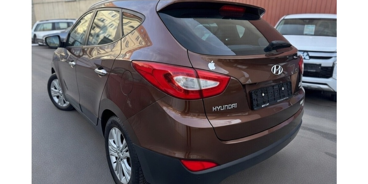 Hyundai ix35 FIFA World Cup Edition AHK AWD Autom. 4x4 135.769 km 9.999 &euro; Berlin 10247