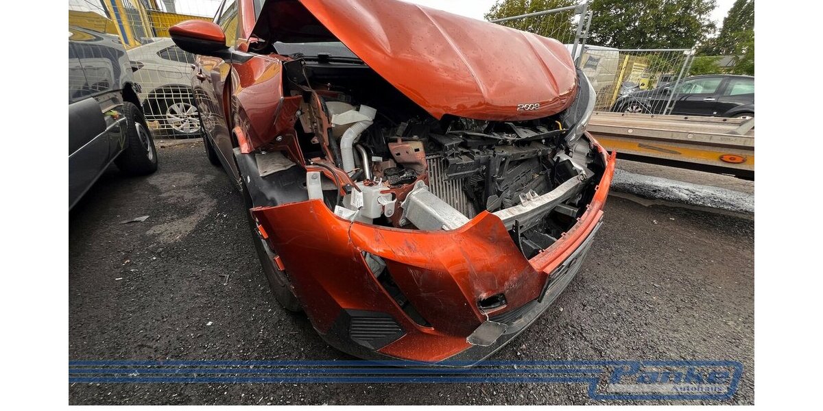 Peugeot 2008 1.2 PureTech 100 Active Pack*Unfall* 21.200 km 4.950 &euro; Berlin 13187