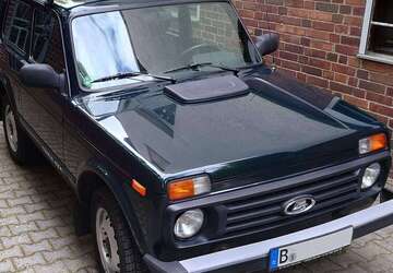 Lada Taiga 74.250 km 9.750 &euro; Berlin 14163