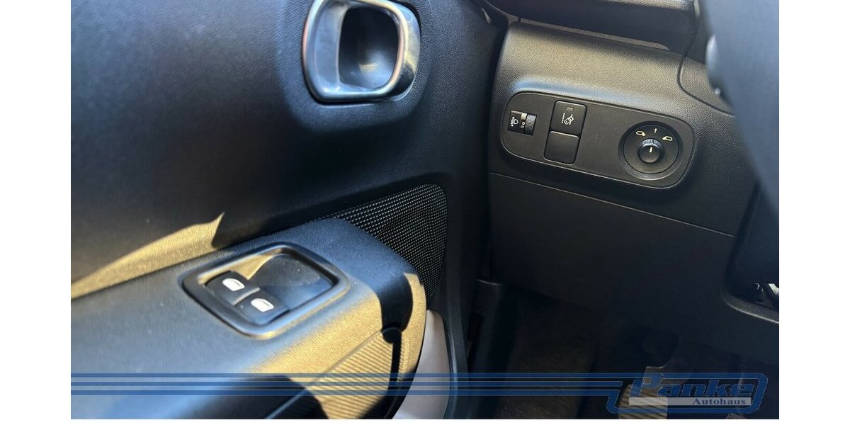 Citroen C3 1.2 PT 82 Feel*LED*BT*Tempo*8Reifen*SpurH* 84.089 km 7.990 &euro; Berlin 13187