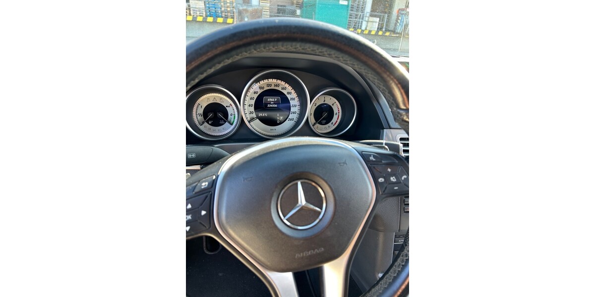 Mercedes-Benz E 300 334.500 km 14.500 &euro; Berlin 10178