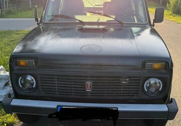 Lada Niva 70.345 km 4.500 &euro; Falkensee 14612