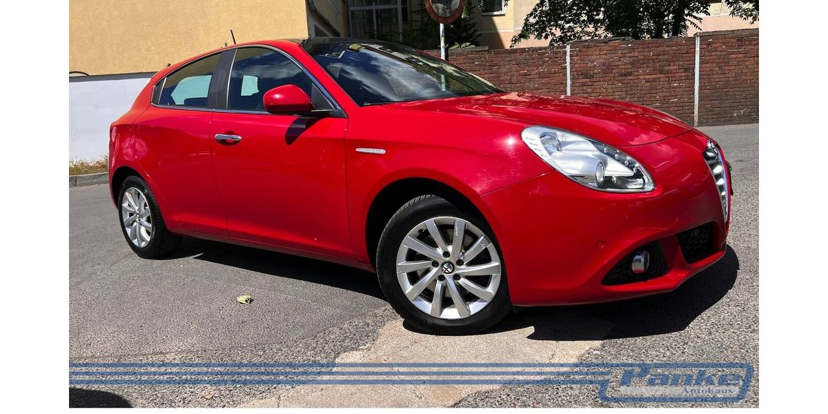Alfa Romeo Giulietta Turismo*Pano*Schiebe*Sport*SHZ*Tempo* 95.791 km 10.990 &euro; Berlin 13187