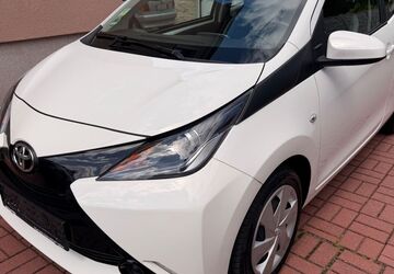 Toyota Aygo (X) 5.600 km 10.950 &euro; Berlin 12355